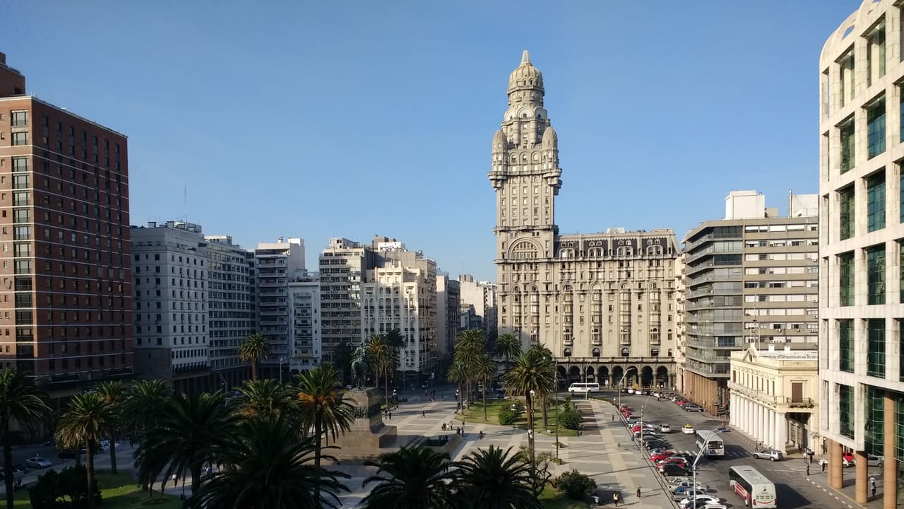 Vista de Montevideo, ciudad donde DAYCOR SA tiene su oficina y HUB logístico regional
